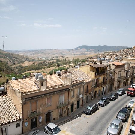 B&B Regina Carolina Caltagirone Exterior photo